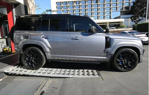 2024 Land Rover Defender 110 P400 X-Dynamic SE