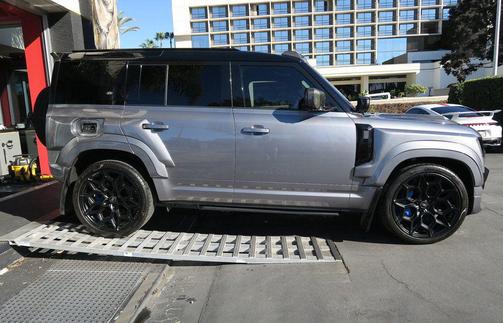 2024 Land Rover Defender 110 P400 X-Dynamic SE