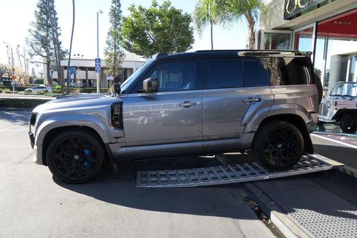 2024 Land Rover Defender 110 P400 X-Dynamic SE