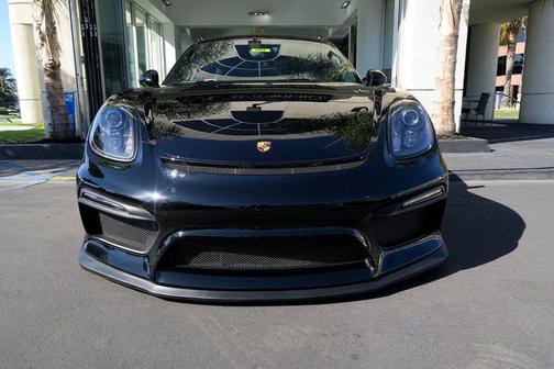 Photo 3 of 32 of 2016 Porsche Cayman GT4