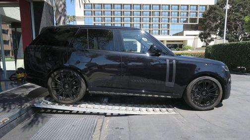 Santorini Black Metallic 2025 Land Rover Range Rover P530 SE