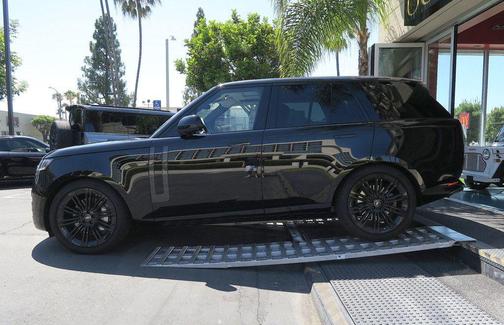 Santorini Black Metallic 2025 Land Rover Range Rover P530 SE
