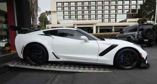 Arctic White 2019 Chevrolet Corvette ZR1