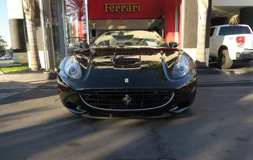 Nero 2013 Ferrari California Base
