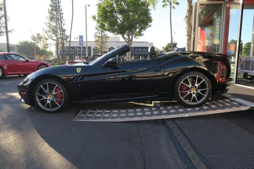 Nero 2013 Ferrari California Base