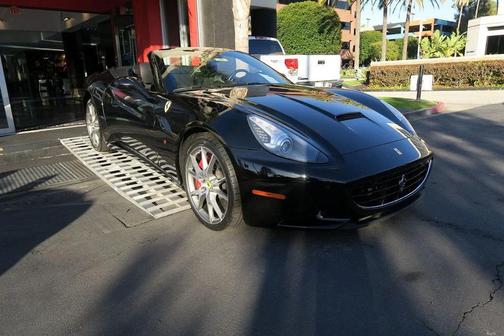 Nero 2013 Ferrari California Base