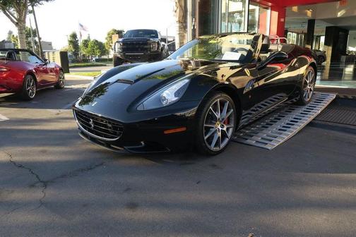 Nero 2013 Ferrari California Base