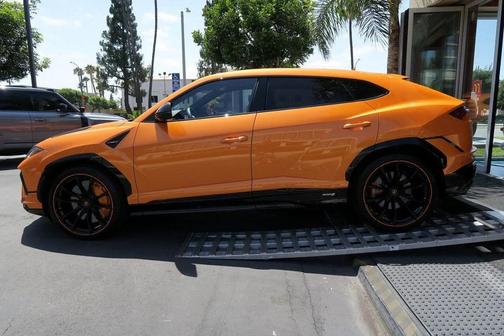 Arancio Argos Metallic 2024 Lamborghini Urus S