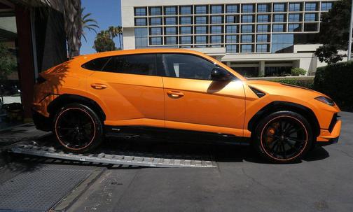 Arancio Argos Metallic 2024 Lamborghini Urus S