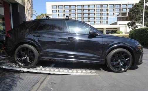 Orca Black Metallic 2021 Audi RS Q8 4.0T
