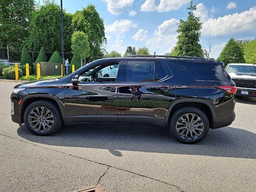 Mosaic Black Metallic 2023 Chevrolet Traverse RS