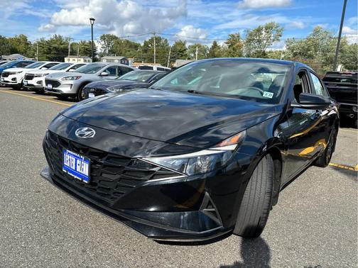 2022 Hyundai ELANTRA SEL