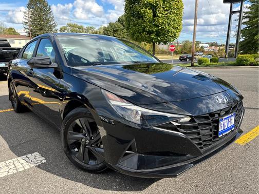 2022 Hyundai ELANTRA SEL