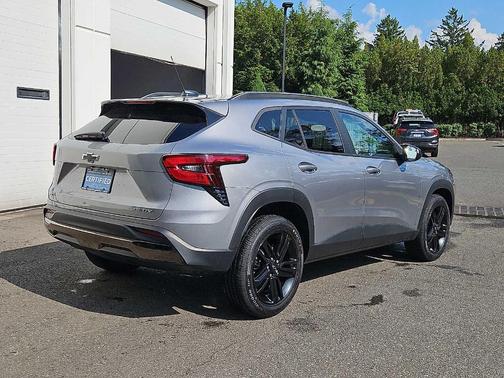Sterling Gray Metallic 2024 Chevrolet Trax ACTIV