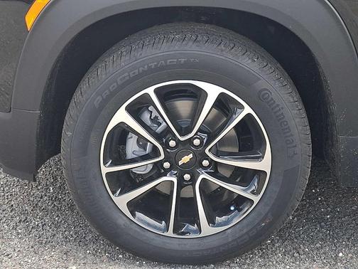 Mosaic Black Metallic 2026 Chevrolet Trailblazer LT