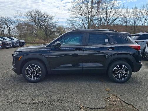 Mosaic Black Metallic 2026 Chevrolet Trailblazer LT