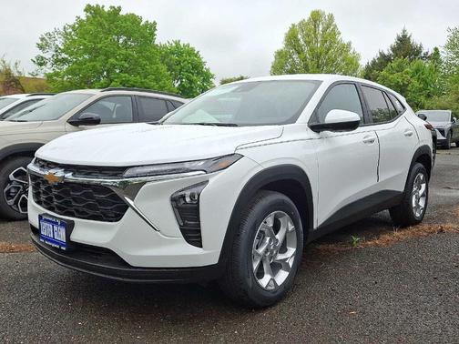 Summit White 2026 Chevrolet Trax LS