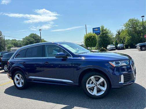 2022 Audi Q7 45 Premium Plus