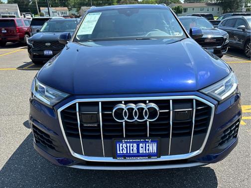 2022 Audi Q7 45 Premium Plus