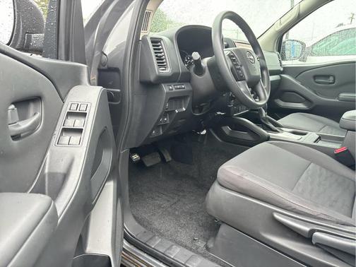 2023 Nissan Frontier S