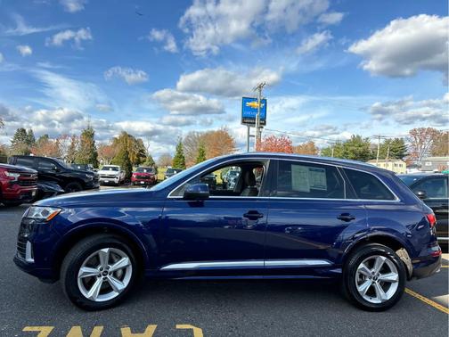 2022 Audi Q7 45 Premium Plus