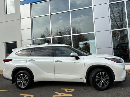 2021 Toyota Highlander Hybrid XLE