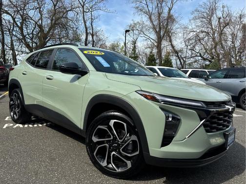 Green 2024 Chevrolet Trax 2RS