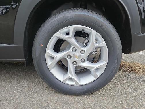Mosaic Black Metallic 2026 Chevrolet Trax LS