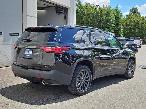 Mosaic Black Metallic 2023 Chevrolet Traverse RS