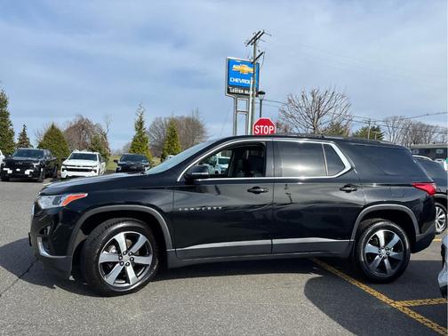 Mosaic Black Metallic 2020 Chevrolet Traverse LT Leather