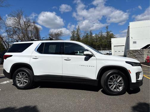 Summit White 2023 Chevrolet Traverse LT Cloth