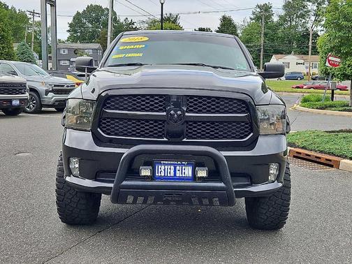 Brilliant Black Crystal Pearlcoat 2018 RAM 1500 Express