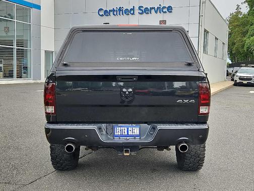 Brilliant Black Crystal Pearlcoat 2018 RAM 1500 Express