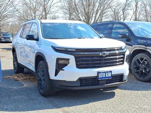 Summit White 2026 Chevrolet Traverse LT