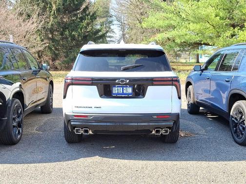 Summit White 2026 Chevrolet Traverse LT