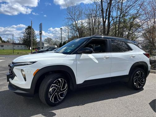 Summit White 2024 Chevrolet Trailblazer RS