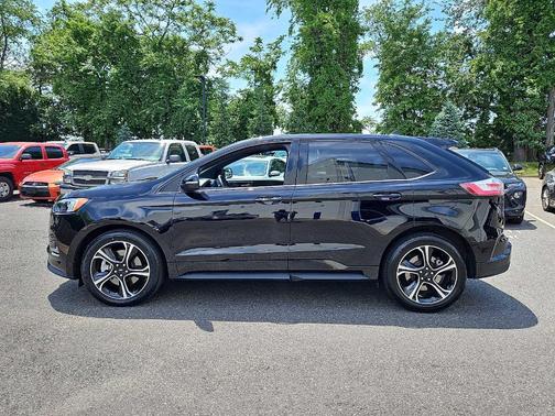 Agate Black Metallic 2023 Ford Edge ST