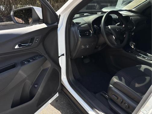 Summit White 2023 Chevrolet Equinox RS