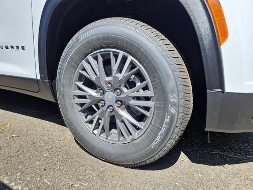Polar White 2026 Chevrolet Traverse LT
