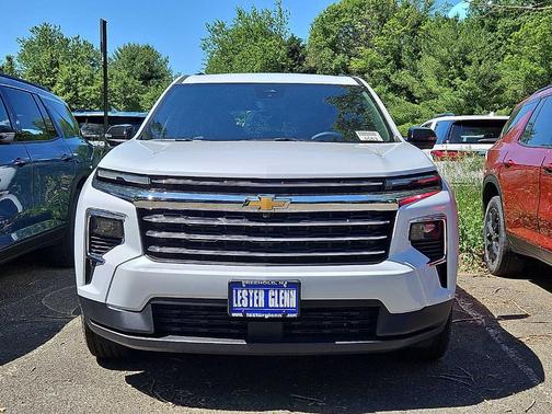 Polar White 2026 Chevrolet Traverse LT