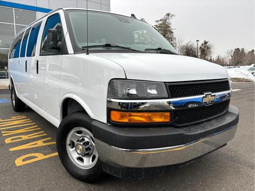 2025 Chevrolet Express 3500 LT