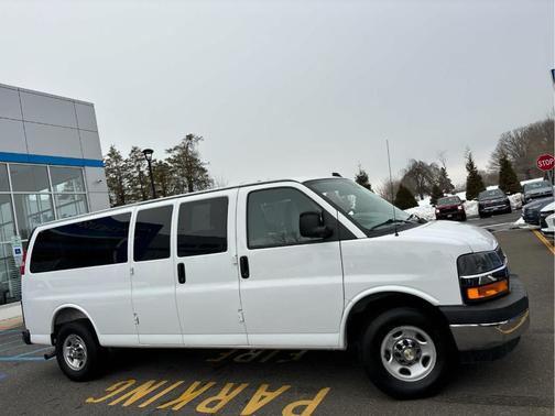2025 Chevrolet Express 3500 LT