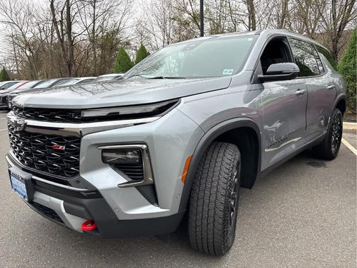 Sterling Gray Metallic 2024 Chevrolet Traverse Z71