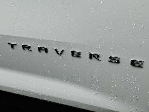 Summit White 2026 Chevrolet Traverse LT