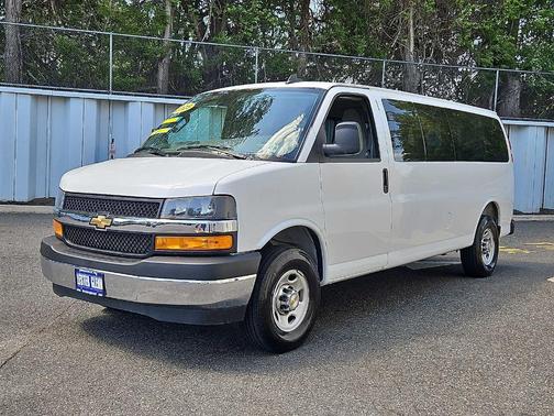 Summit White 2025 Chevrolet Express 3500 LT