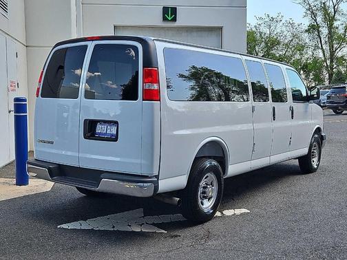 Summit White 2025 Chevrolet Express 3500 LT
