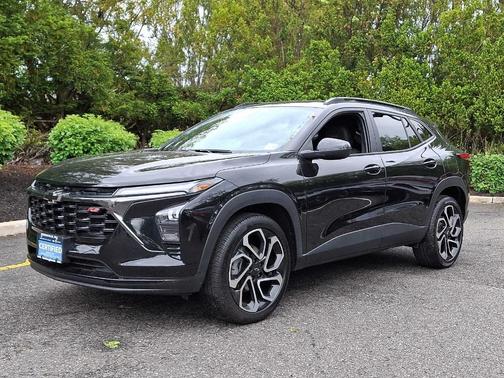 Mosaic Black Metallic 2025 Chevrolet Trax 2RS