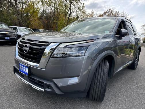 2023 Nissan Pathfinder Platinum