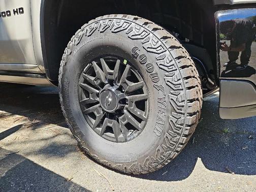 White Sand 2026 Chevrolet Silverado 2500 ZR2