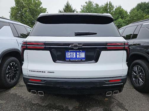 Summit White 2026 Chevrolet Traverse LT